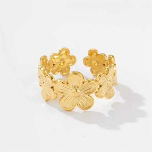 Adjustable Golden Stainless Steel Floral Ring – Elegant Flower Design